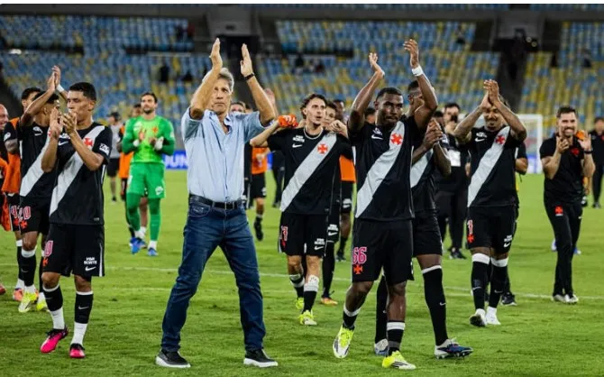 Torcida do Vasco debate atitude de jogador em virada no Fluminense: 'Quem percebeu?'