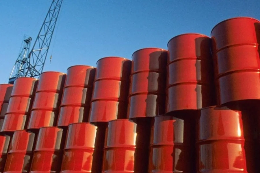 Petróleo cai 11% com negociações entre EUA e Irã para resolver hostilidades no Oriente Médio
