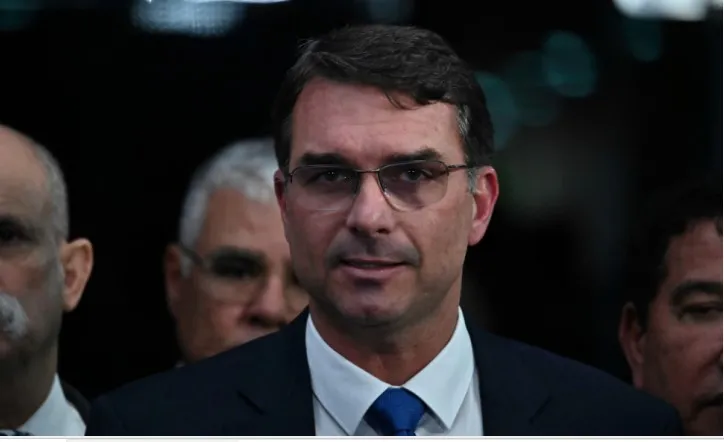 Flávio diz que decisão de Moraes sobre transferência de Bolsonaro é ‘exótica’